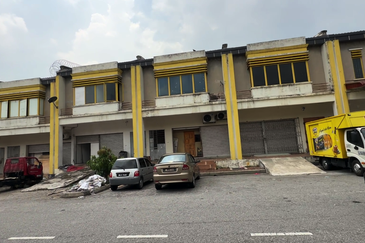 (2 Storey) Desa Coalfields Sungai Buloh Ground Floor Shop & Office For RENT