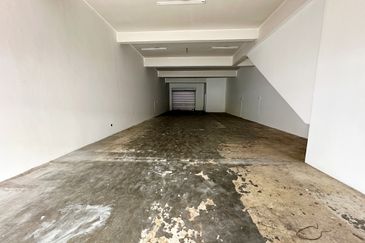(2 Storey) Desa Coalfields Sungai Buloh Ground Floor Shop & Office For RENT