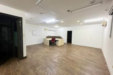 (Renovated Furnished) Taman Puncak Desa Kepong Ground Floor Shop For RENT