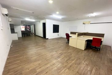 (Renovated Furnished) Taman Puncak Desa Kepong Ground Floor Shop For RENT