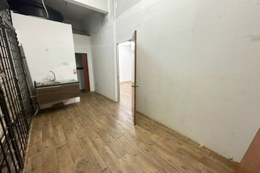 (Renovated Furnished) Taman Puncak Desa Kepong Ground Floor Shop For RENT