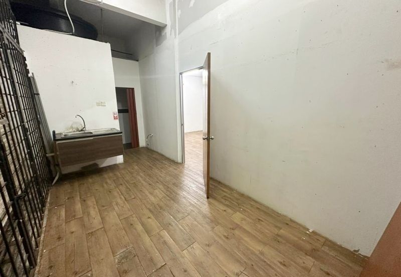 (Renovated Furnished) Taman Puncak Desa Kepong Ground Floor Shop For RENT