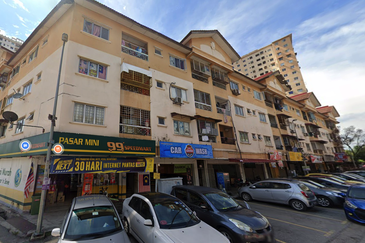 (Renovated Furnished) Taman Puncak Desa Kepong Ground Floor Shop For RENT