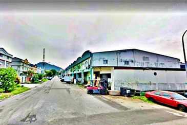 (3 Adjoining 2 Storey) Taman Perindustrian KIP