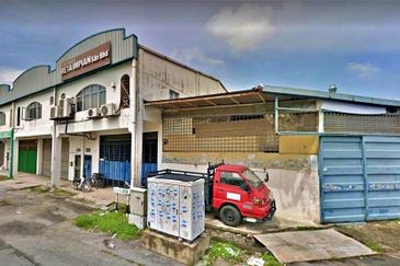 (3 Adjoining 2 Storey) Taman Perindustrian KIP