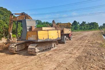 (4.22 Acres) Kampung Serdang Belah Banting Jenjarom Kuala Langat