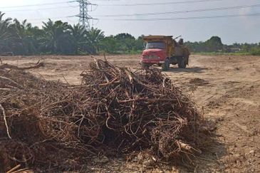 (4.22 Acres) Kampung Serdang Belah Banting Jenjarom Kuala Langat