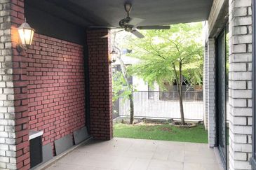 T6, Lightgrey (Pusat Komersial LGSB)