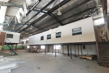 (5,500 sf) Kampung Paya Jaras Dalam Seksyen U19 Sungai Buloh Tempayan Emas