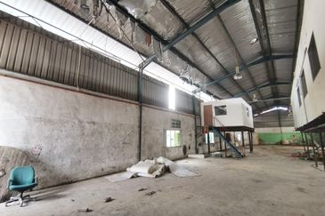 (5,500 sf) Kampung Paya Jaras Dalam Seksyen U19 Sungai Buloh Tempayan Emas