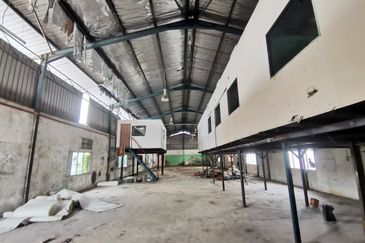 (5,500 sf) Kampung Paya Jaras Dalam Seksyen U19 Sungai Buloh Tempayan Emas