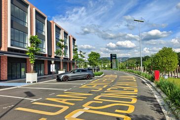 (Main Road) Gardens Square Gamuda Gardens Rawang Sungai Buloh North