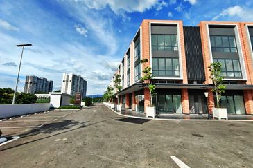 (End Lot Ground Floor) Gardens Square Gamuda Gardens Rawang Sungai Buloh North