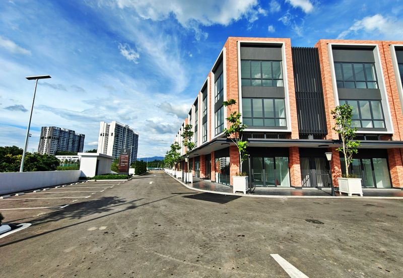 (End Lot Ground Floor) Gardens Square Gamuda Gardens Rawang Sungai Buloh North