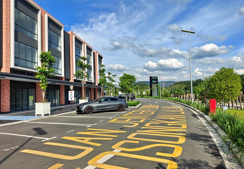 (End Lot Ground Floor) Gardens Square Gamuda Gardens Rawang Sungai Buloh North