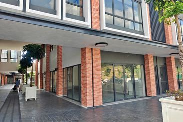 (End Lot Ground Floor) Gardens Square Gamuda Gardens Rawang Sungai Buloh North