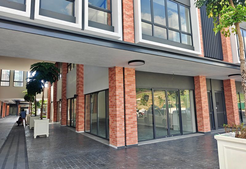 (End Lot Ground Floor) Gardens Square Gamuda Gardens Rawang Sungai Buloh North