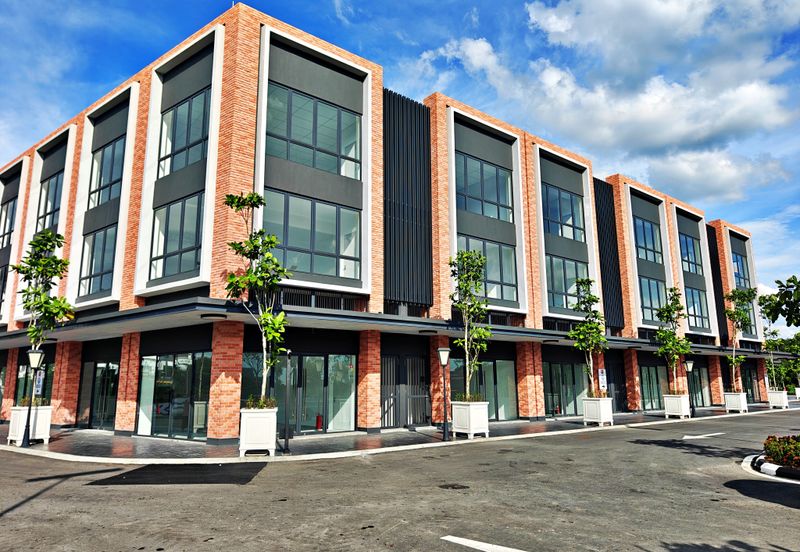 (End Lot Ground Floor) Gardens Square Gamuda Gardens Rawang Sungai Buloh North