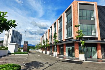 (End Lot Ground Floor) Gardens Square Gamuda Gardens Rawang Sungai Buloh North