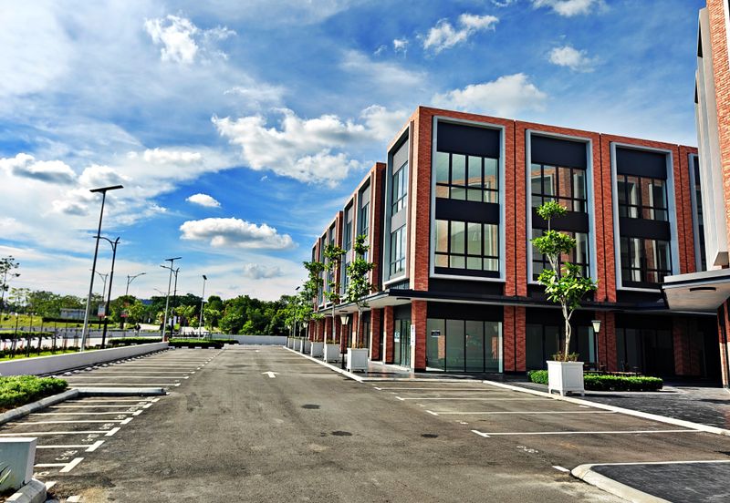 (End Lot Ground Floor) Gardens Square Gamuda Gardens Rawang Sungai Buloh North