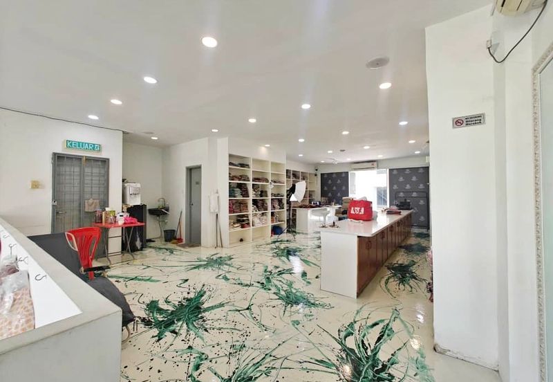 Pusat Perdagangan Maisons