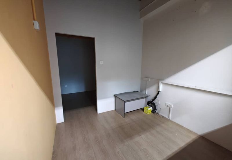 Pusat Perdagangan Maisons