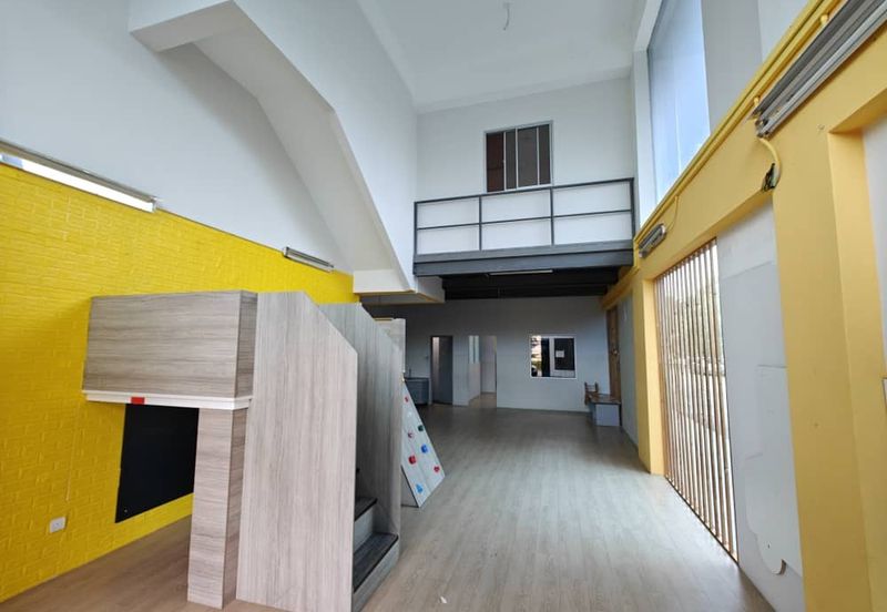 Pusat Perdagangan Maisons