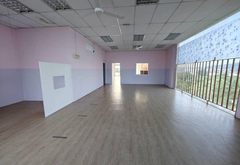 Pusat Perdagangan Maisons