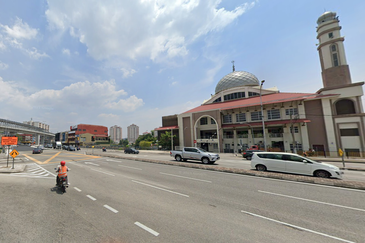 (Main Road ROI 4.84%) Jalan Ipoh Jalan Sultan Azlan Shah 