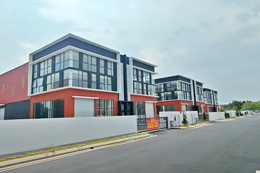 (B/U  7,919 sqft) Kota Puteri Omni/02 Batu Arang