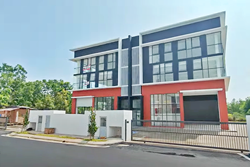 (B/U  7,919 sqft) Kota Puteri Omni/02 Batu Arang