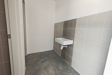 (MainRoad Adjoinig) Caledonia Avenue Batang Berjuntai Kuala Selangor IJOK Bestari Jaya