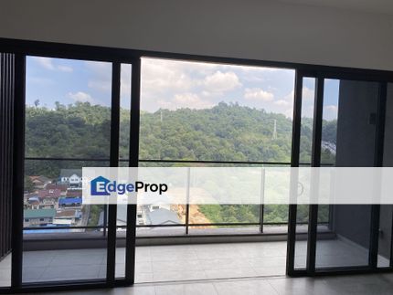 Unfurnished large unit for sale. Mid floor , Kuala Lumpur, Mont Kiara