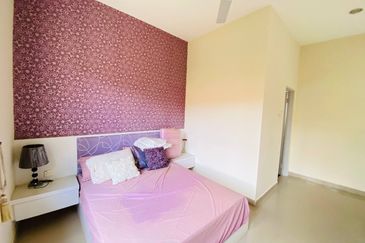 Puncak Pinggiran Putra