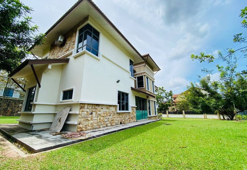 Puncak Pinggiran Putra