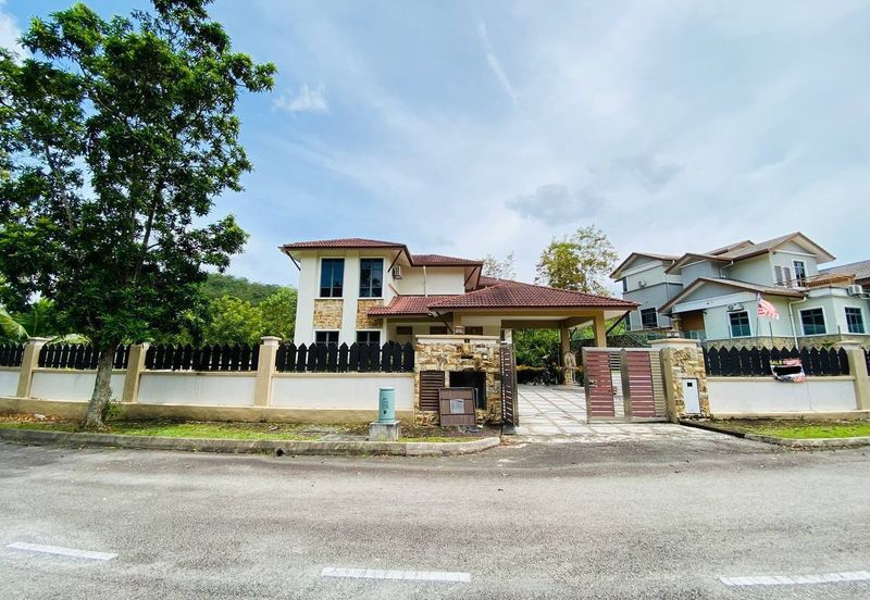 Puncak Pinggiran Putra