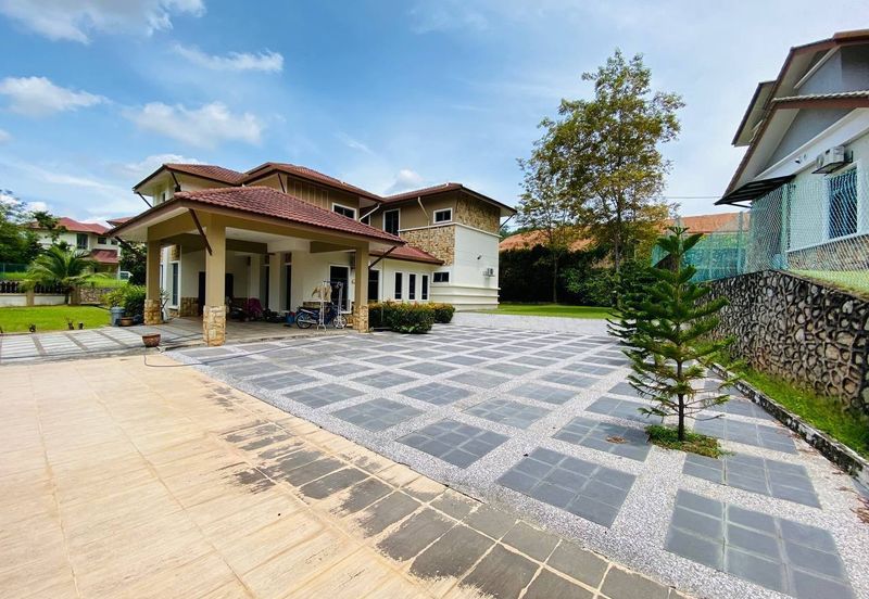 Puncak Pinggiran Putra