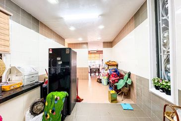 Puncak Pinggiran Putra