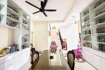 Puncak Pinggiran Putra