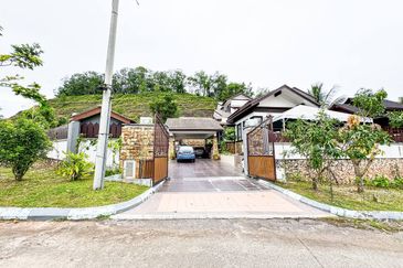 Puncak Pinggiran Putra