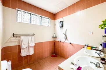 Puncak Pinggiran Putra