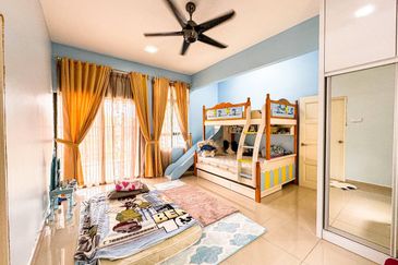 Puncak Pinggiran Putra