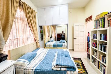 Puncak Pinggiran Putra