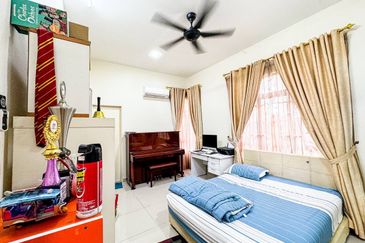 Puncak Pinggiran Putra