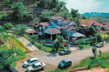 Puncak Pinggiran Putra