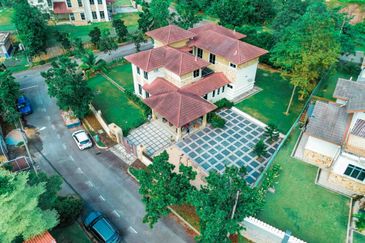 Puncak Pinggiran Putra