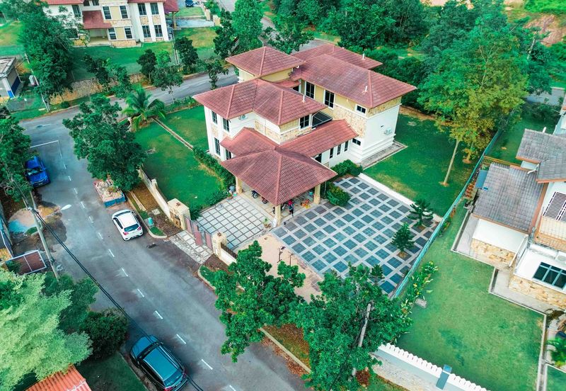 Puncak Pinggiran Putra