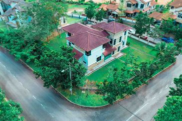 Puncak Pinggiran Putra