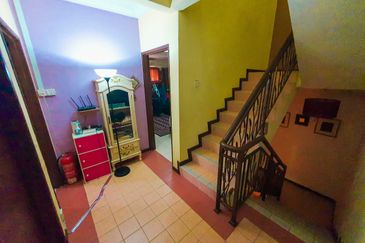 EXCLUSIVE CORNER 3 Storey Subang Bestari - FACING SURAU!