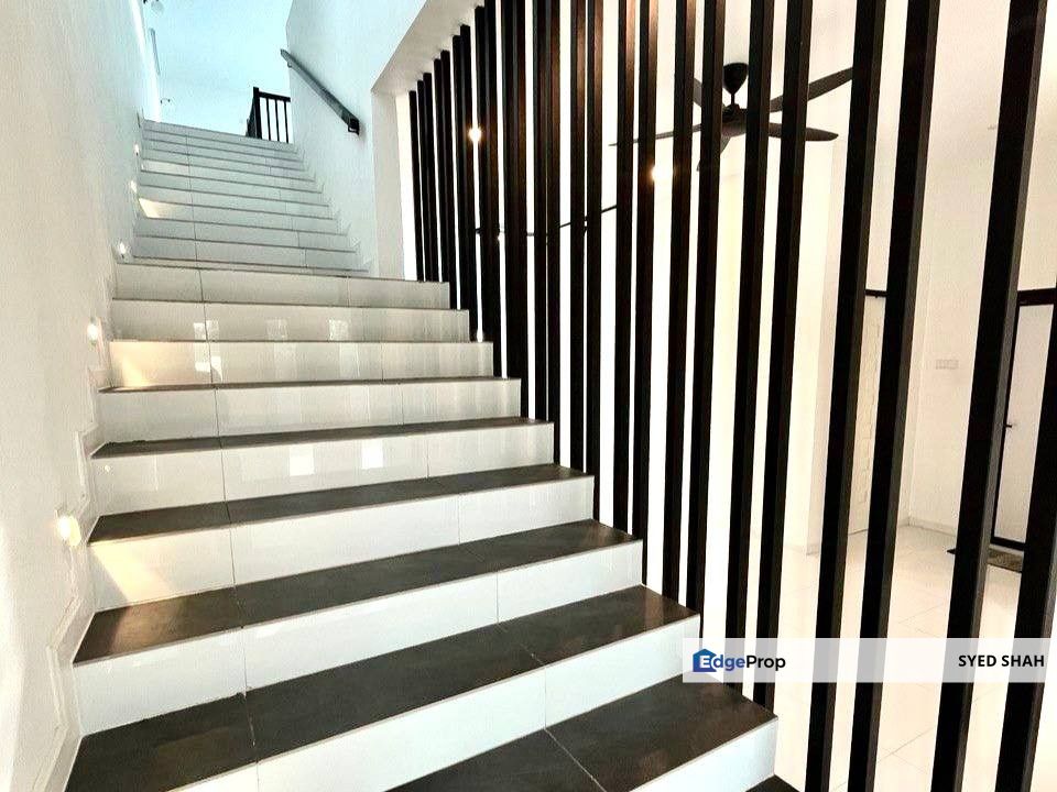 FACING SUNRISE MINIMALIS BUNGALOW 2 Storey Desa Putra Kajang near Putrajaya, Selangor, Kajang